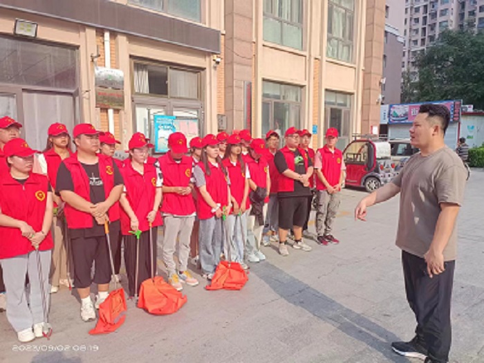 9月2日爱体育平台,爱体育(中国)一站式服务平台在凤凰城A区开展志愿服务活动 (4).jpg